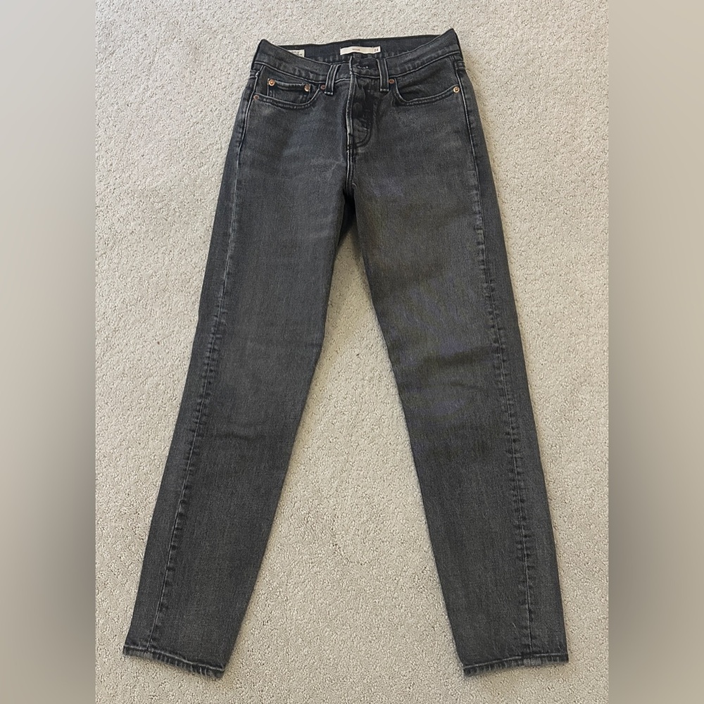 Levi’s gray Wedgie jeans